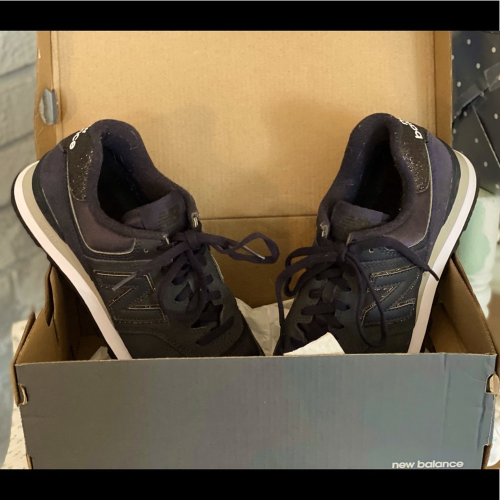 New Balance Women’s Classics NIB Sneakers